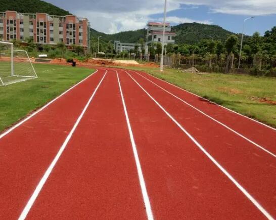 建設(shè)塑膠跑道地面的利潤(rùn)能掙多少錢